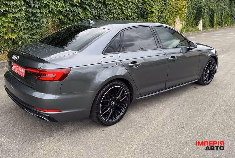 Audi A4 - фото 6