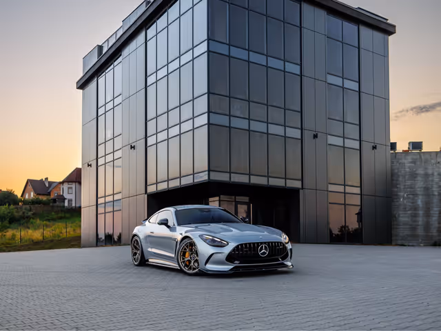 Mercedes-Benz AMG GT - зображення 1