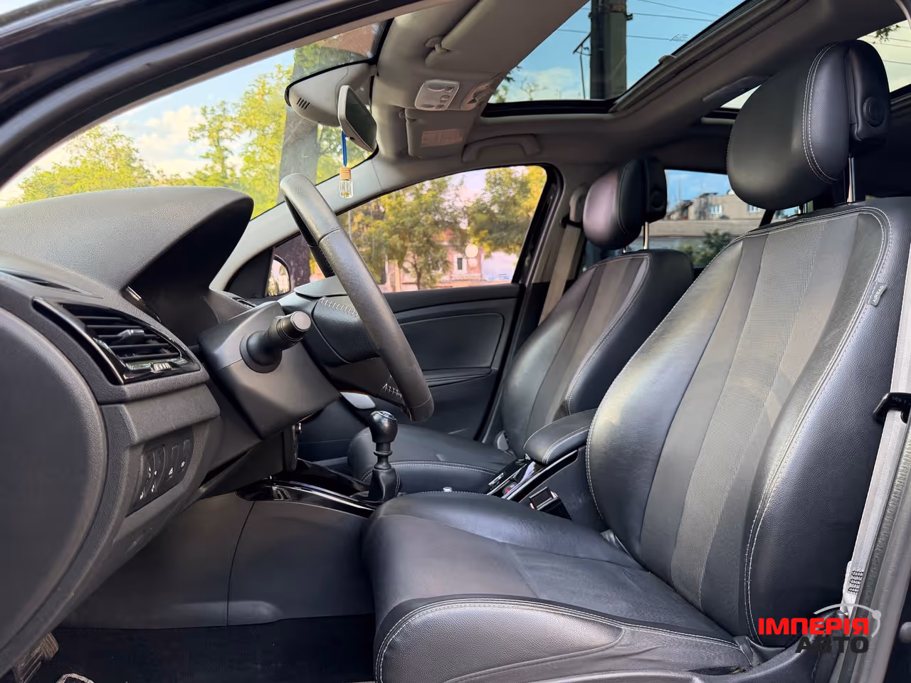 Renault Megane - фото 14