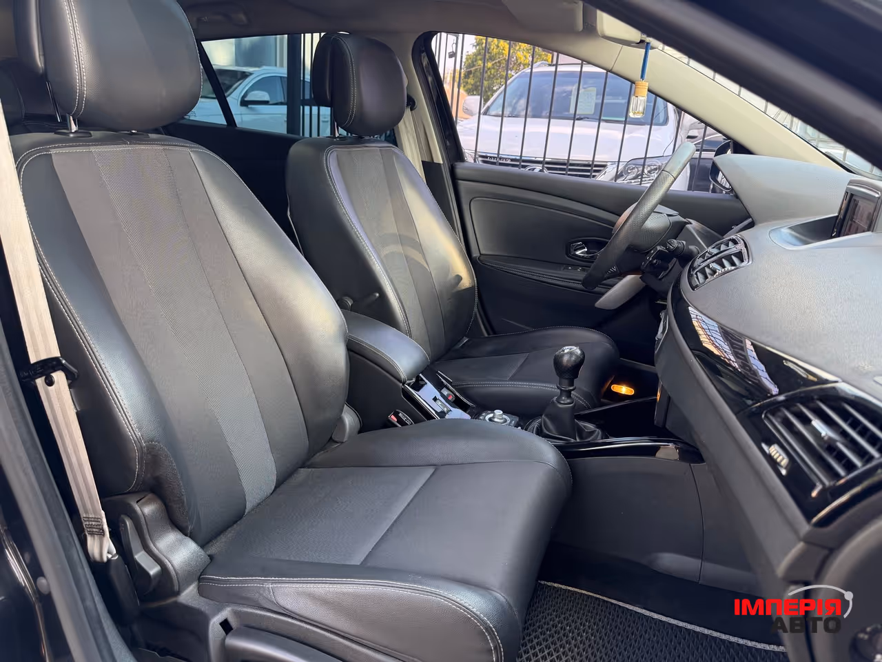 Renault Megane - фото 11