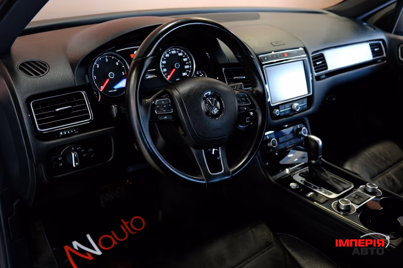 Volkswagen Touareg - фото 7