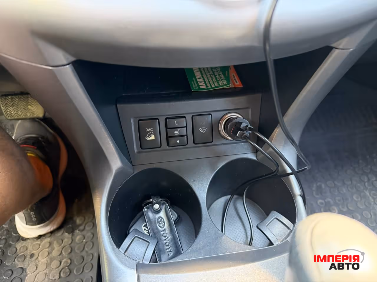 Toyota RAV4 - фото 17