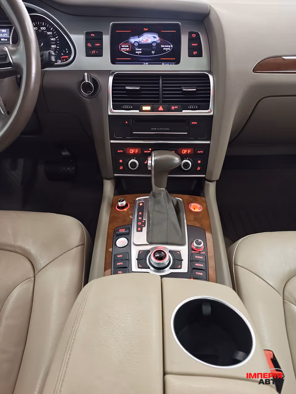 Audi Q7 - фото 22