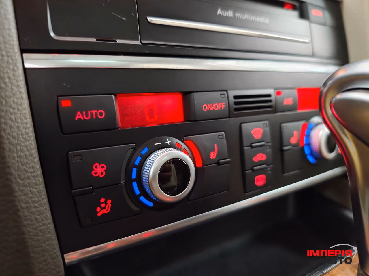 Audi Q7 - фото 24