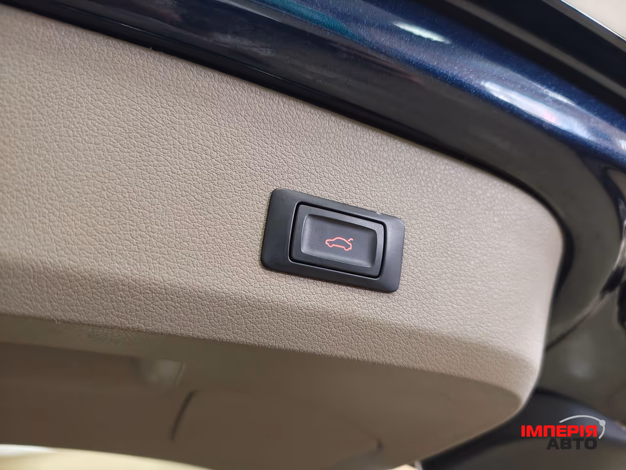 Audi Q7 - фото 8