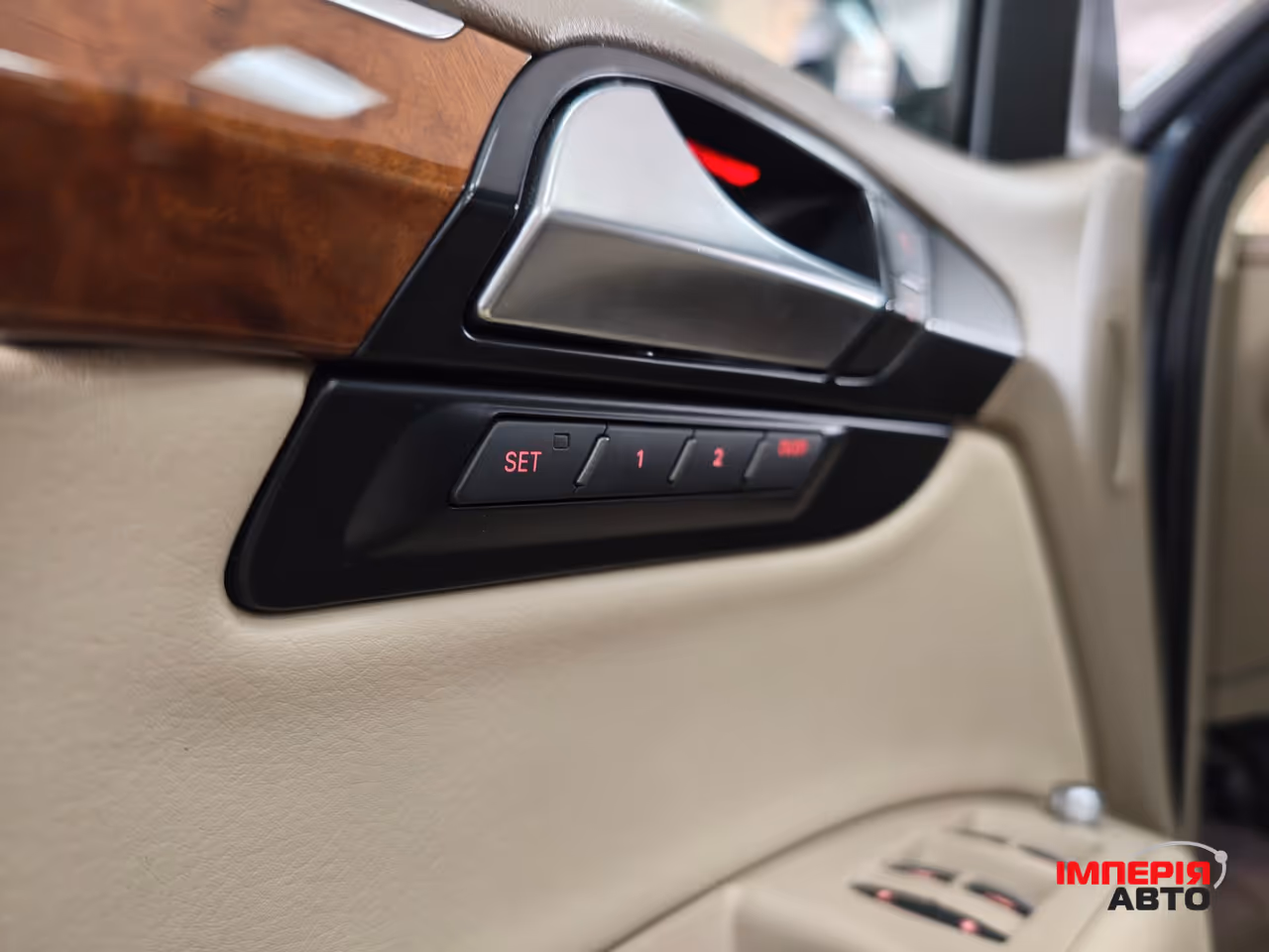 Audi Q7 - фото 19