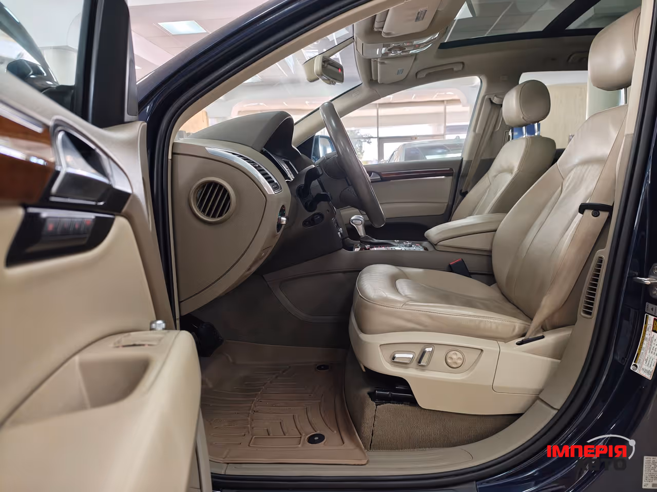 Audi Q7 - фото 16