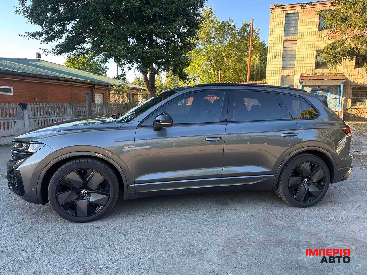 Volkswagen Touareg - фото 2