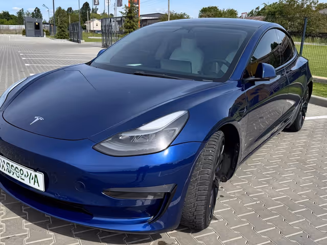Tesla Model 3 - зображення 4