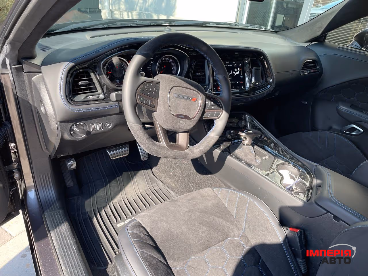 Dodge Challenger - фото 11