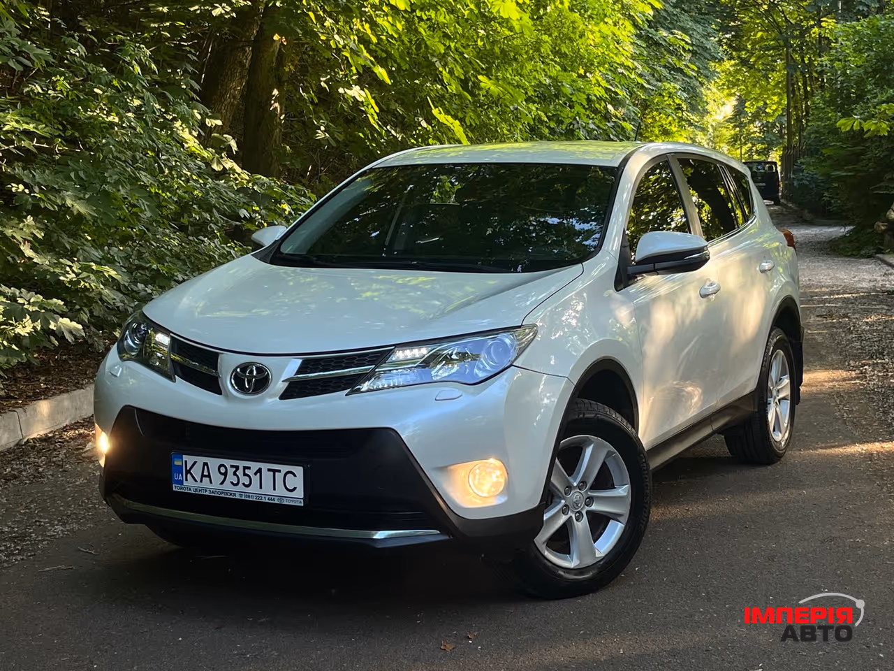 Toyota RAV4 - фото 4