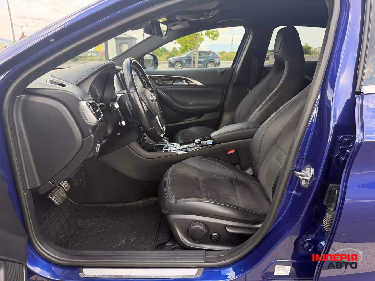 Infiniti Q30 - фото 28