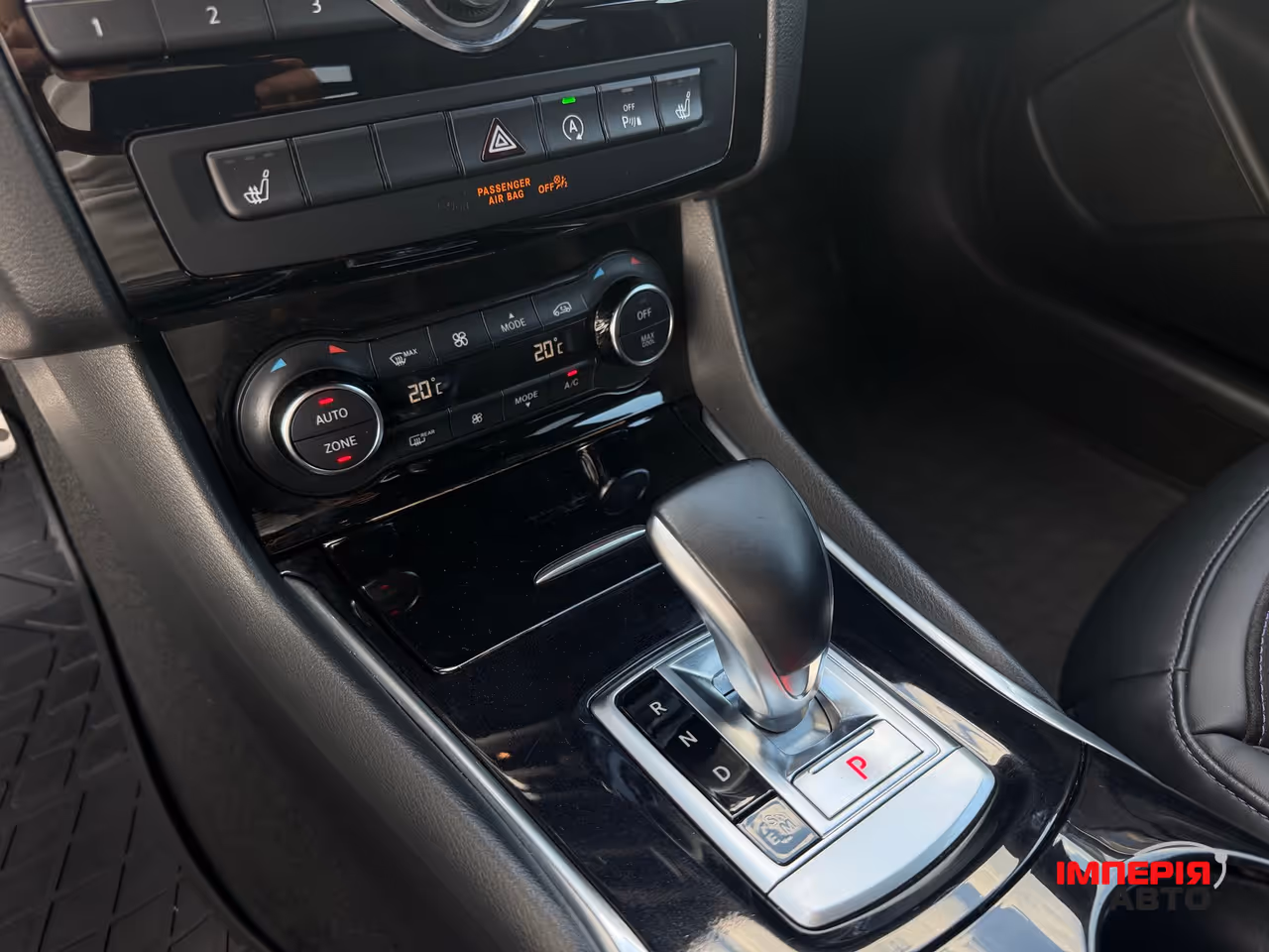 Infiniti Q30 - фото 32
