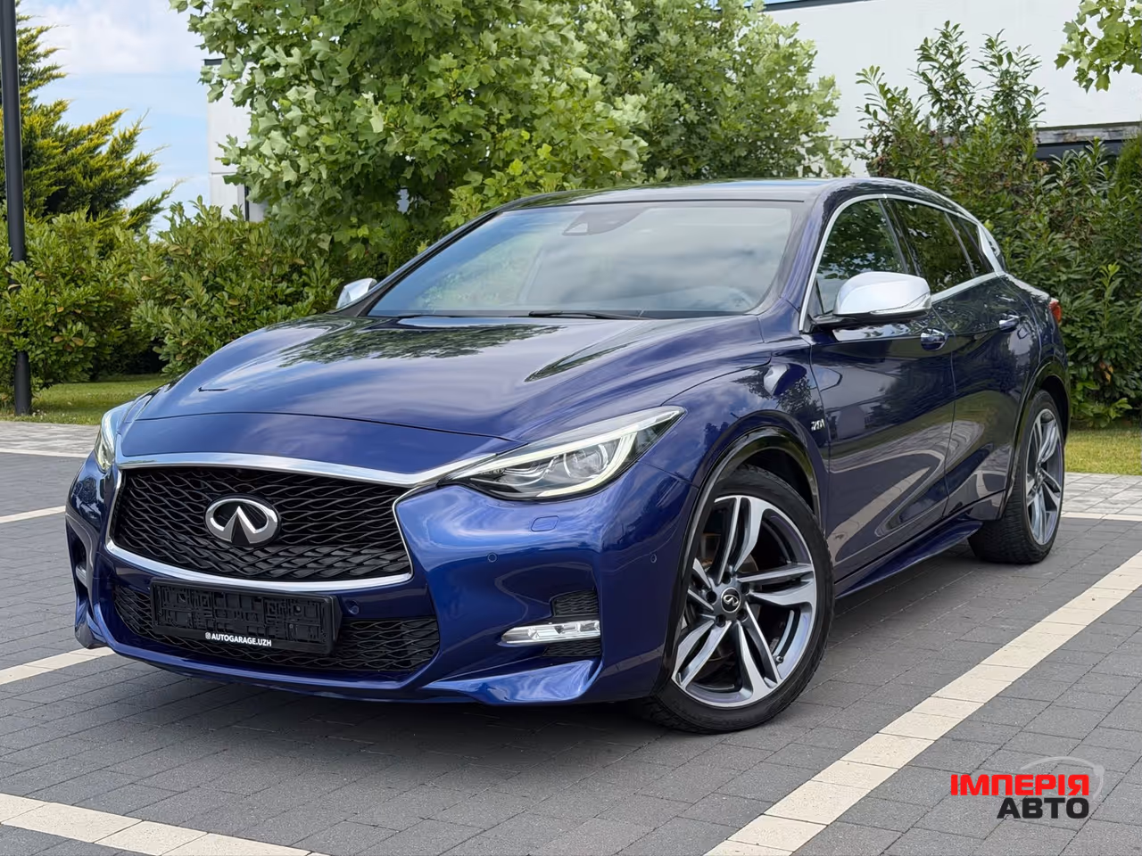 Infiniti Q30 - фото 1