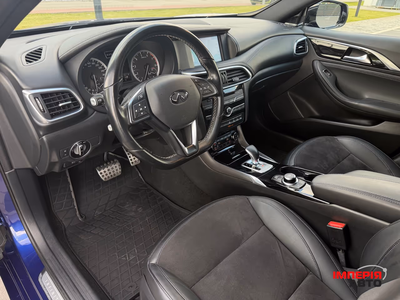 Infiniti Q30 - фото 23