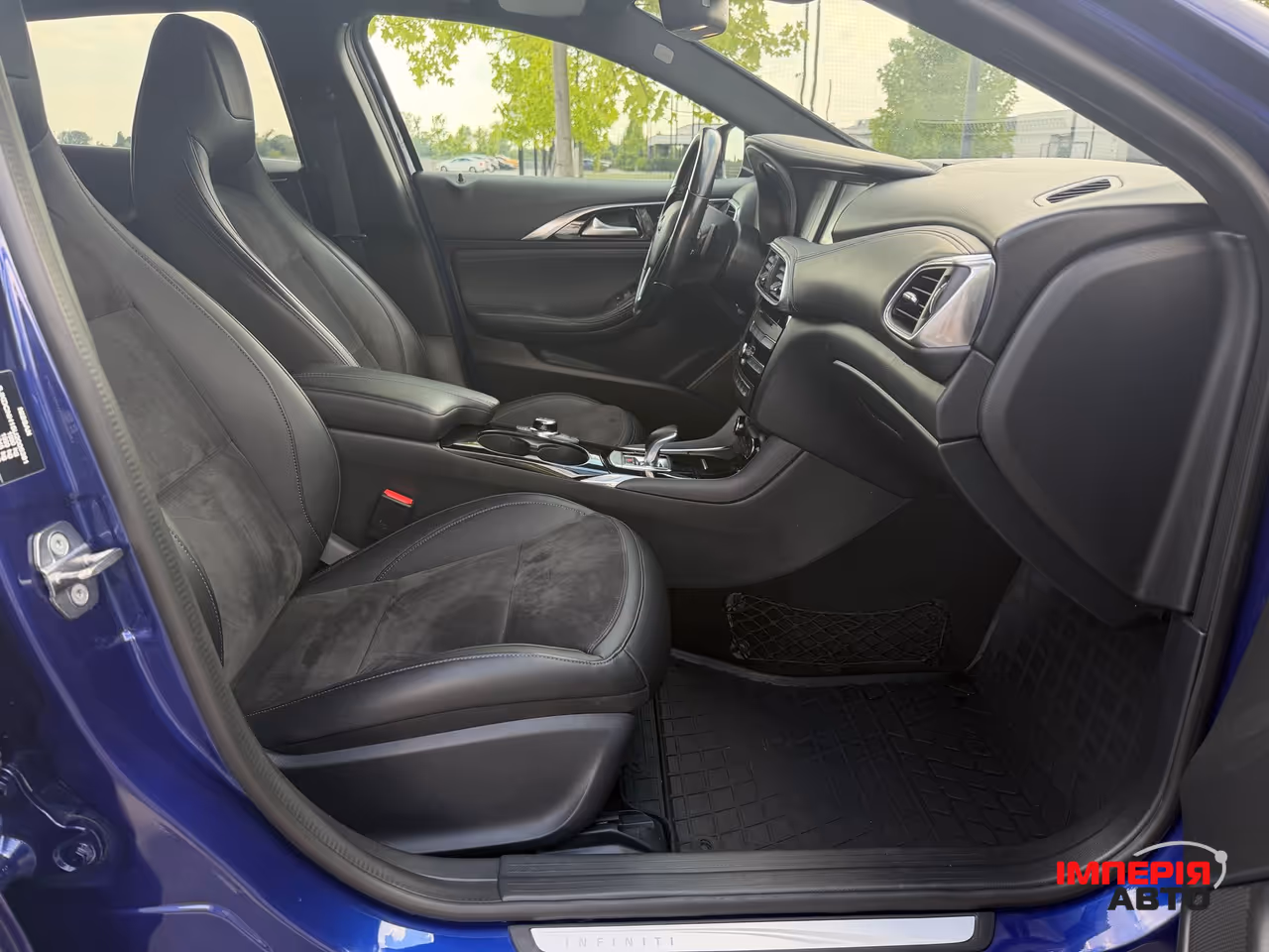Infiniti Q30 - фото 27