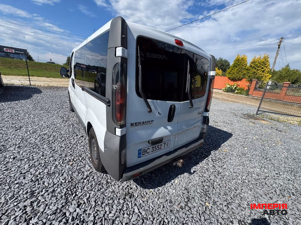 Renault Trafic - фото 12