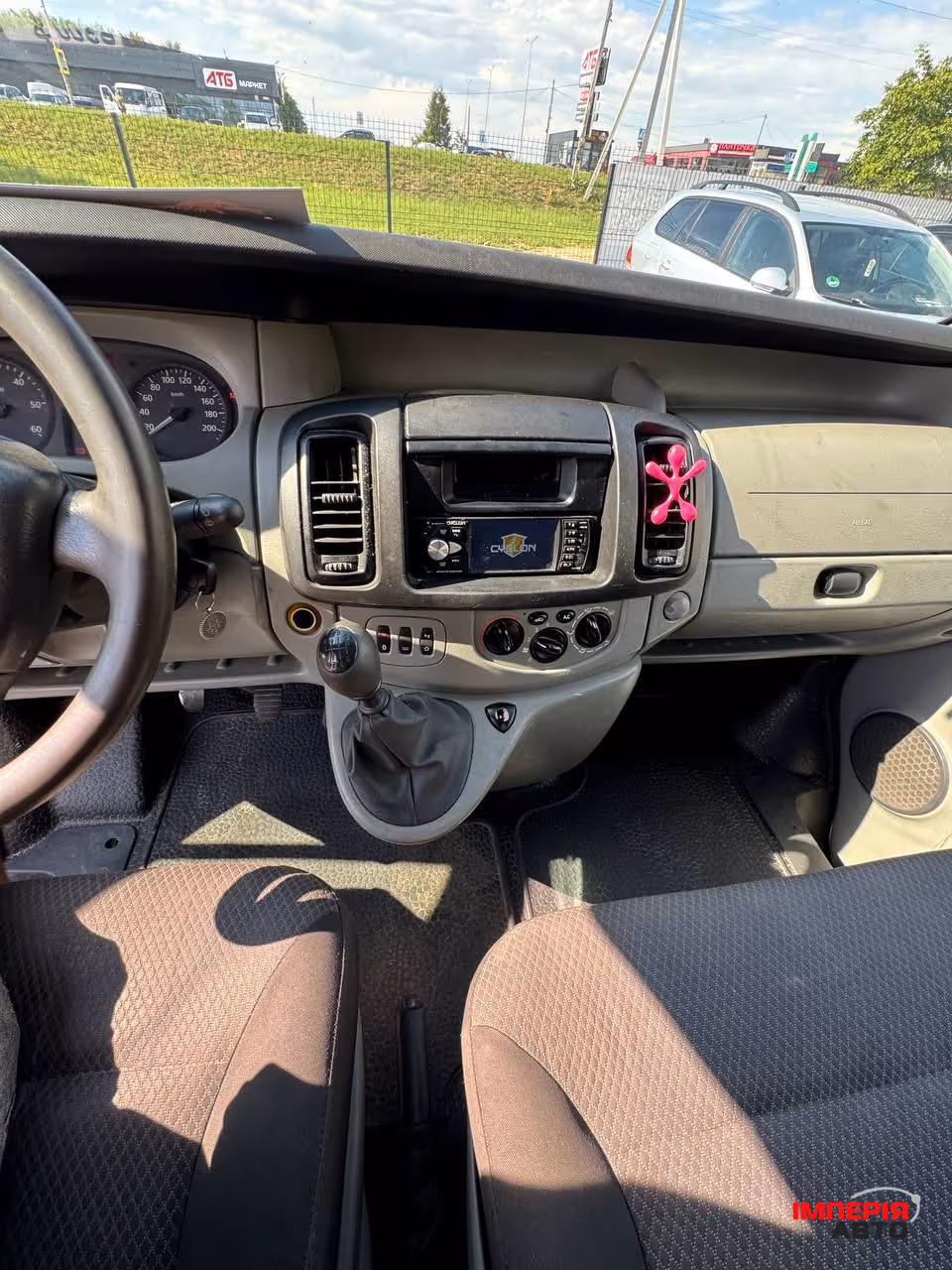 Renault Trafic - фото 24