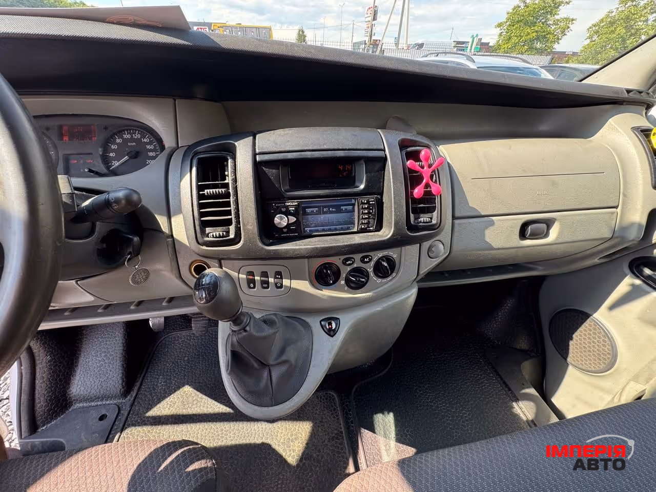 Renault Trafic - фото 25