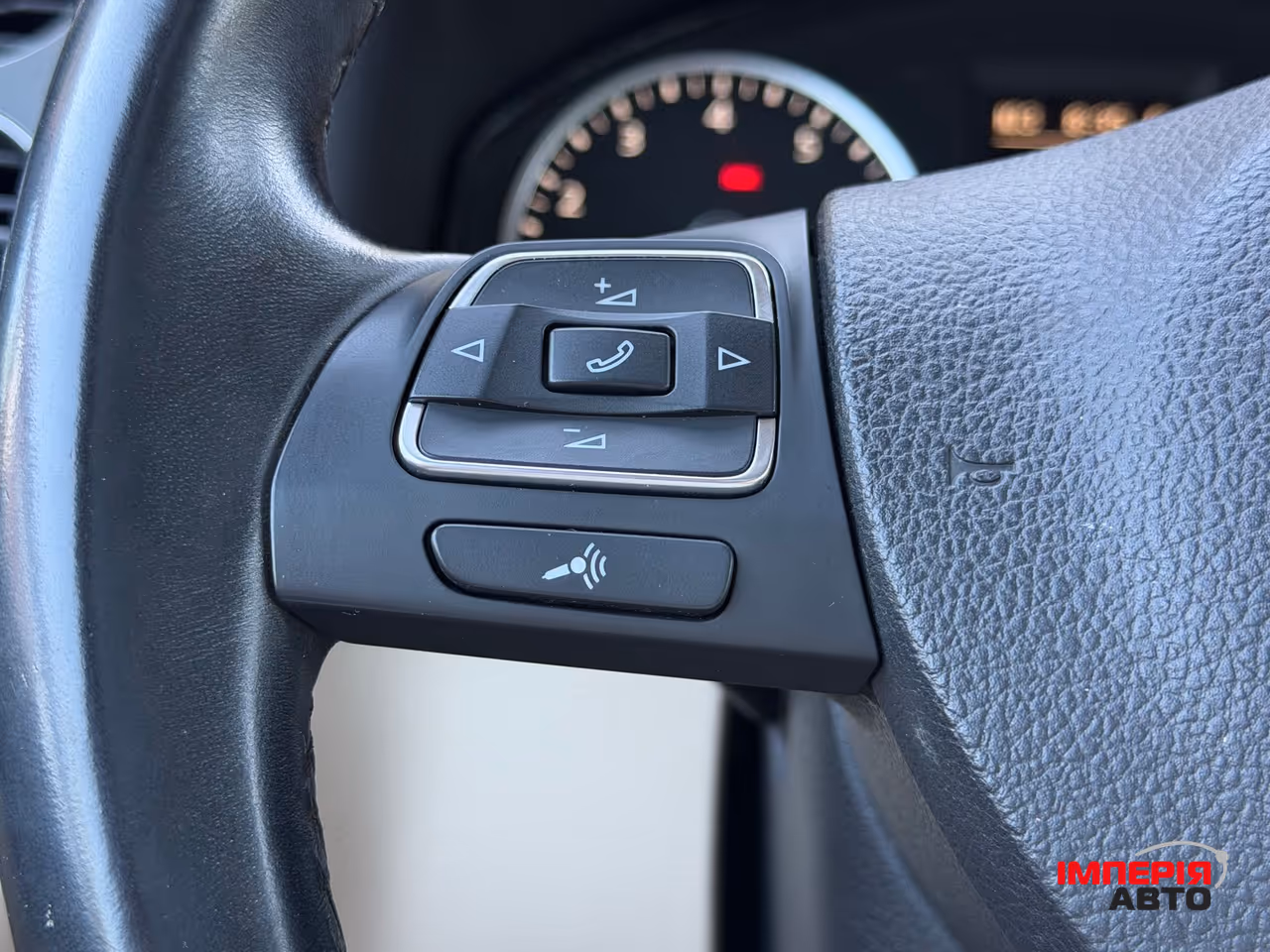 Volkswagen Tiguan - фото 24