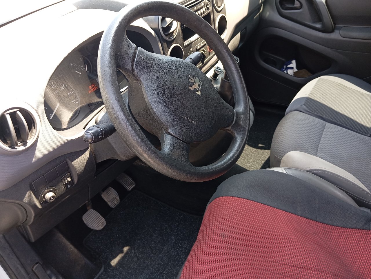 Peugeot Partner - фото 7