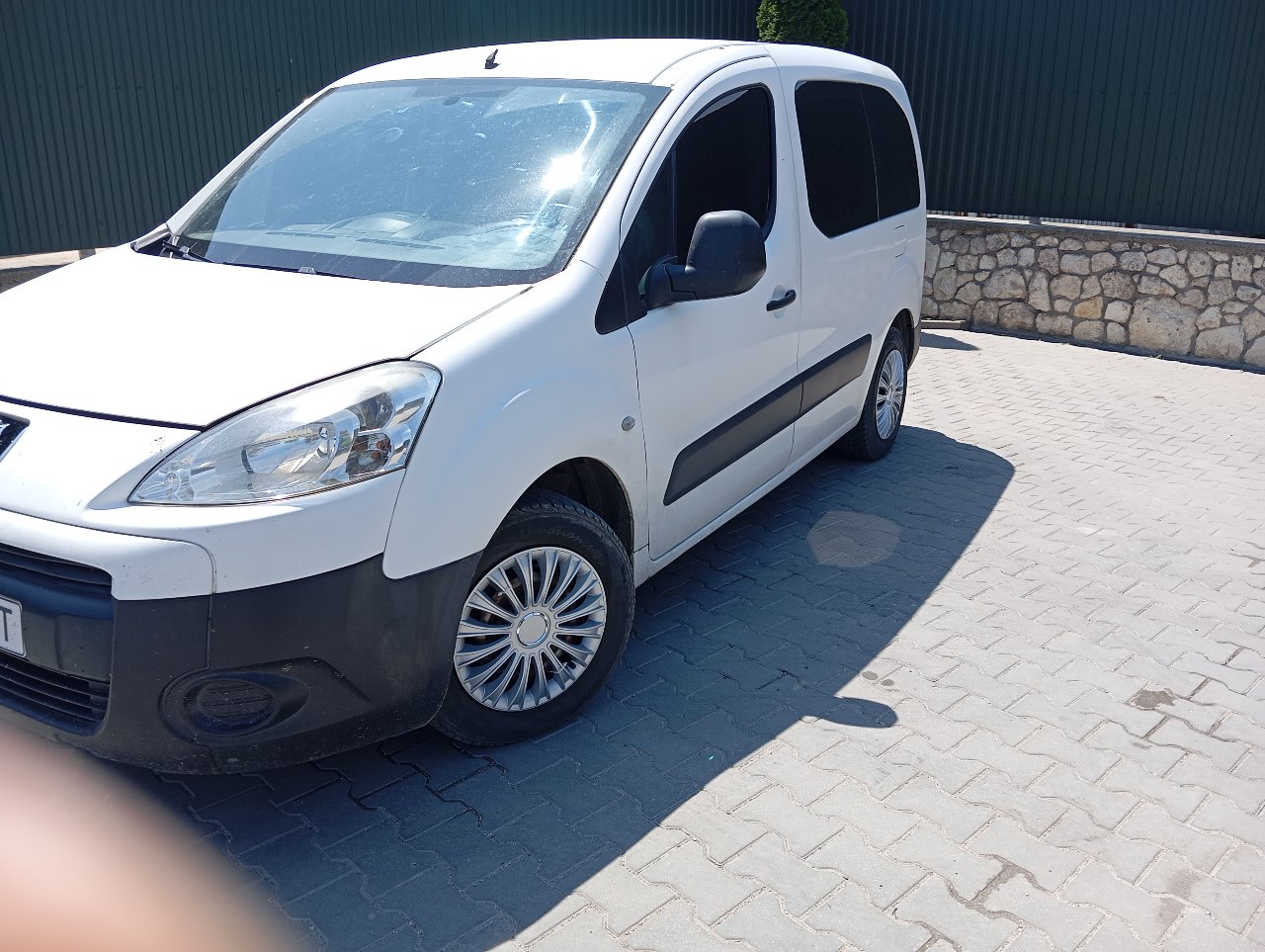 Peugeot Partner - фото 1