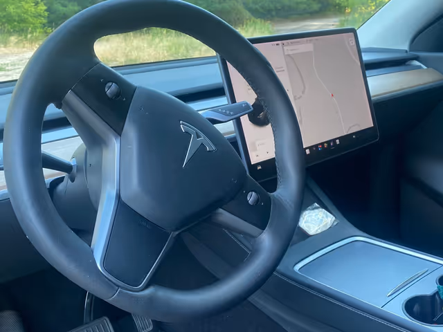 Tesla Model Y - зображення 4
