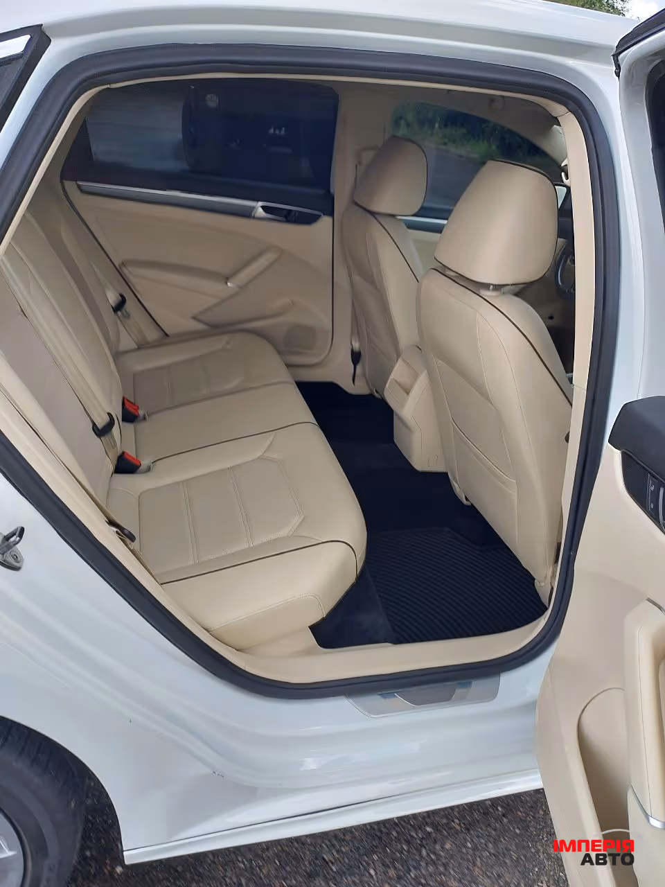 Volkswagen Passat - фото 13