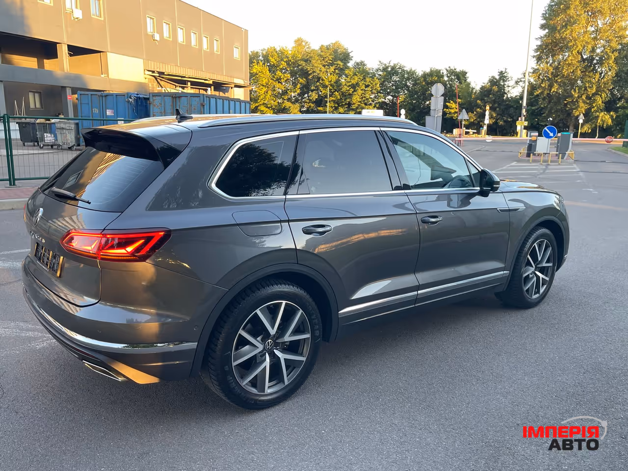 Volkswagen Touareg - фото 5