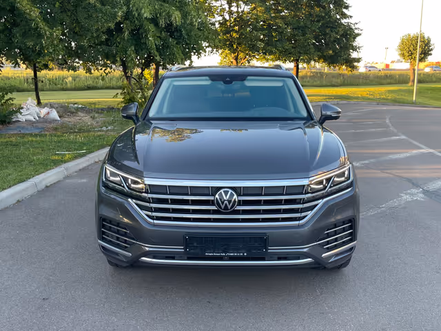 Volkswagen Touareg - зображення 1