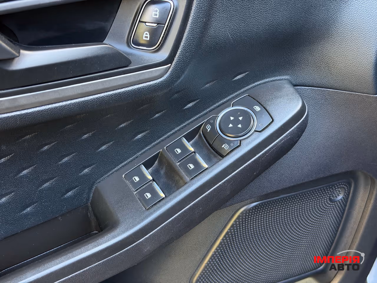 Ford Escape - фото 35