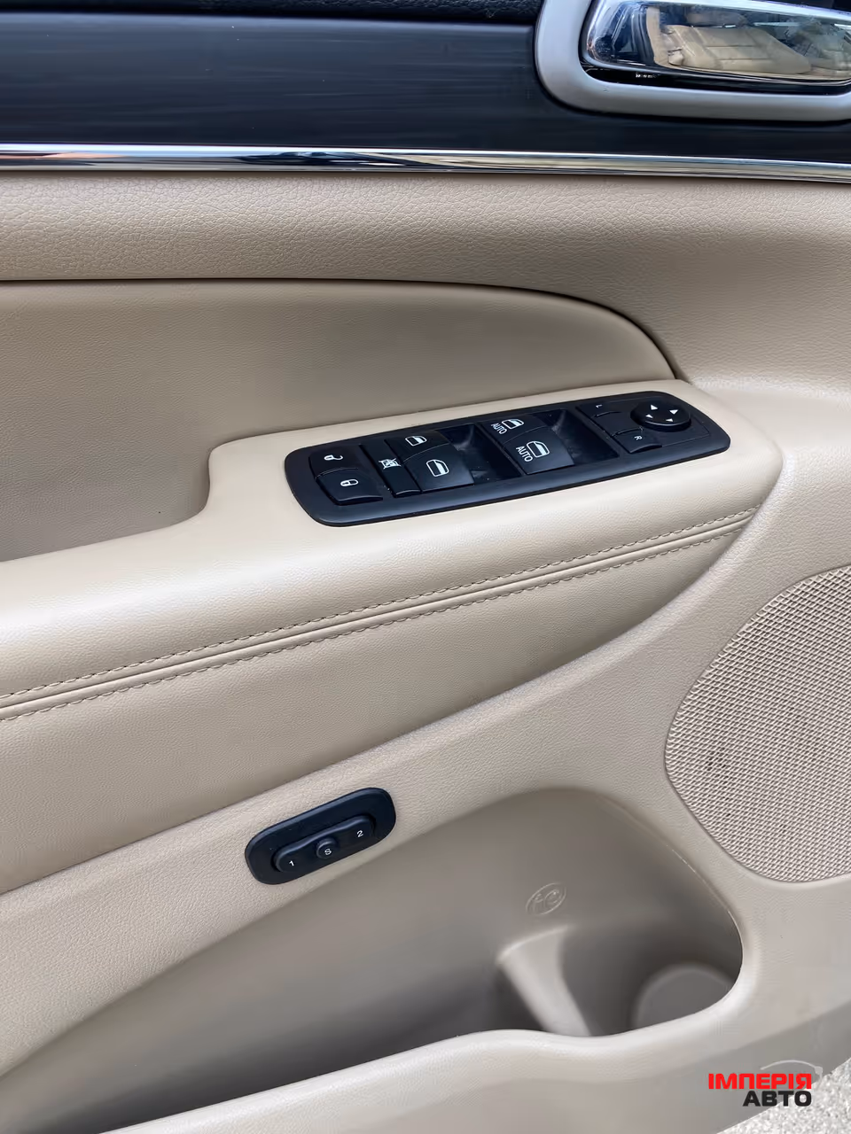 Jeep Grand Cherokee - фото 12