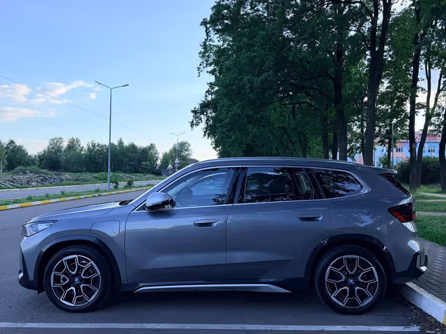 BMW iX1 - зображення 5