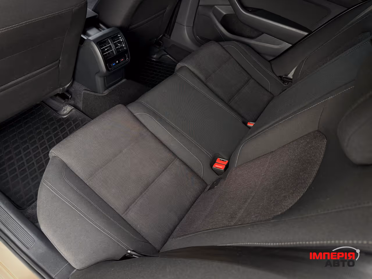 Volkswagen Passat - фото 25