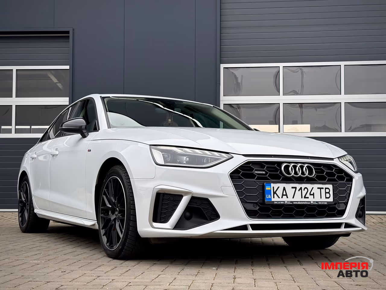 Audi A4 - фото 8