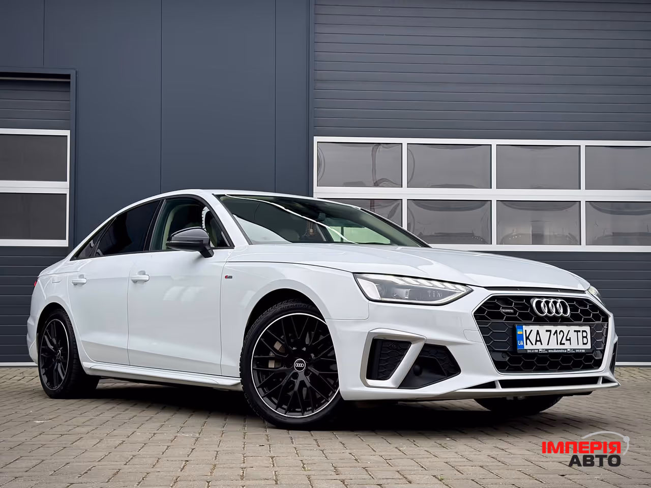 Audi A4 - фото 10