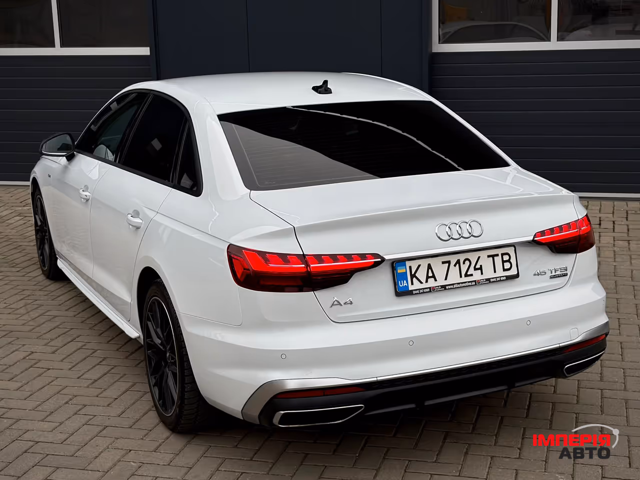 Audi A4 - фото 17