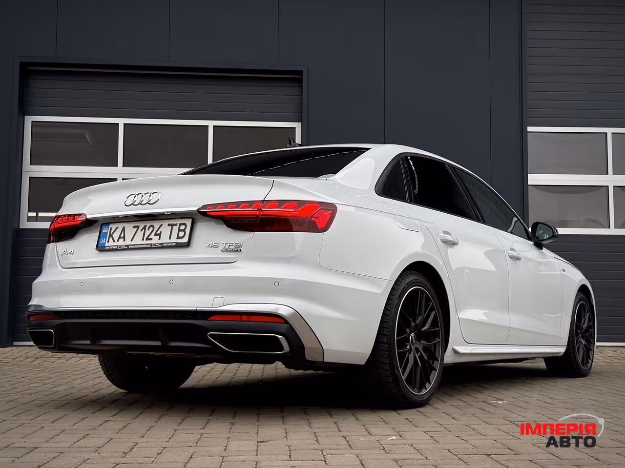 Audi A4 - фото 12