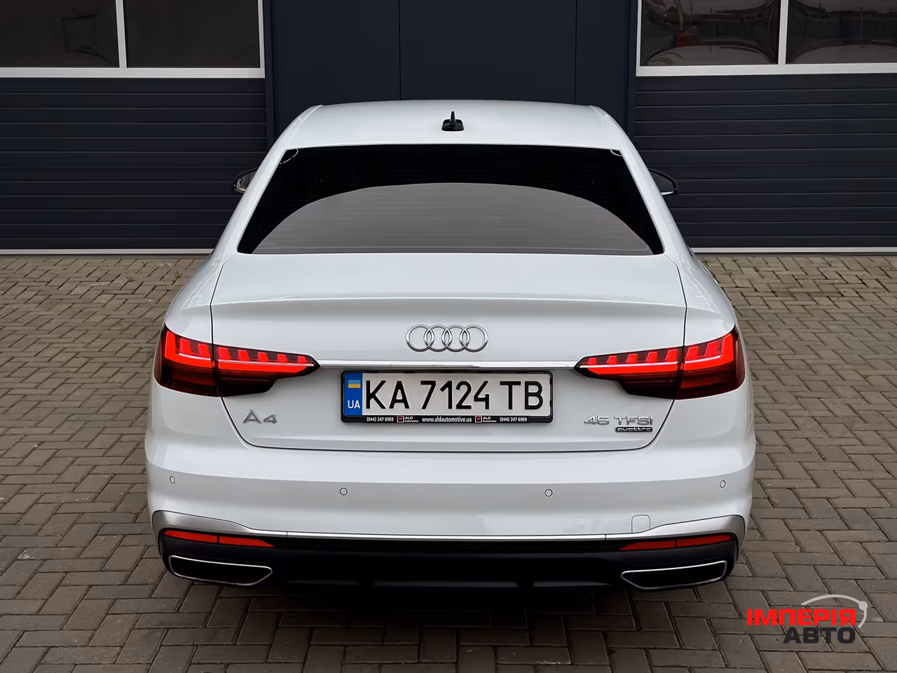 Audi A4 - фото 15
