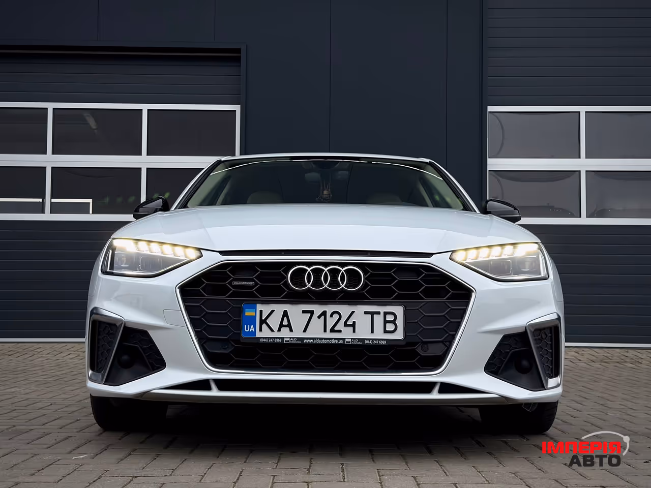 Audi A4 - фото 6