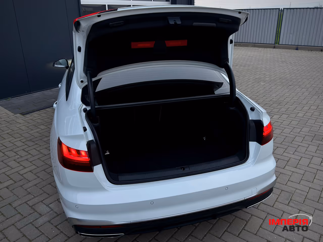 Audi A4 - фото 30