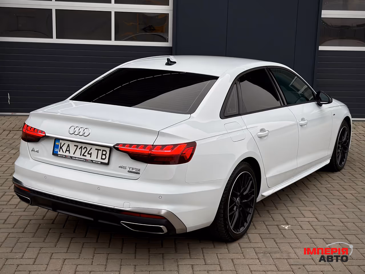 Audi A4 - фото 11