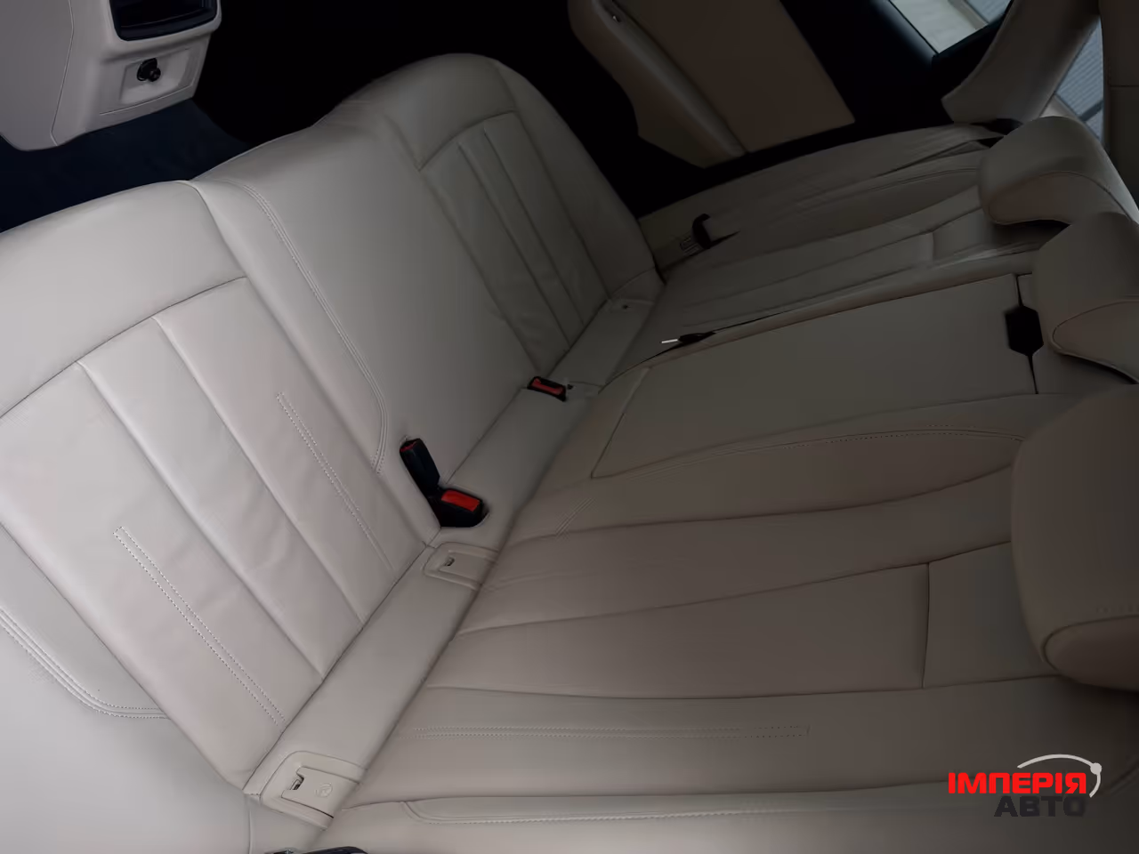 Audi A4 - фото 26