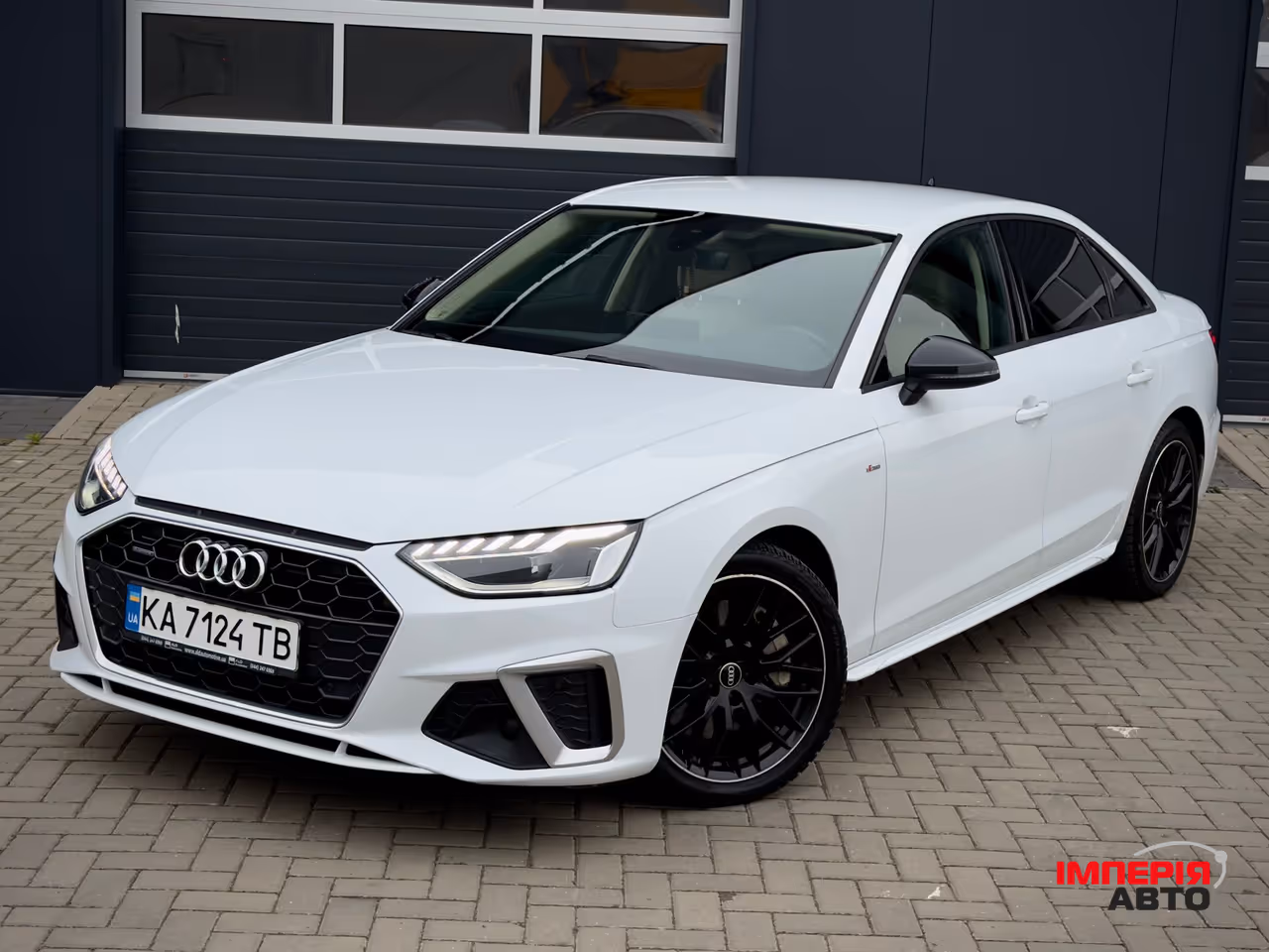 Audi A4 - фото 1