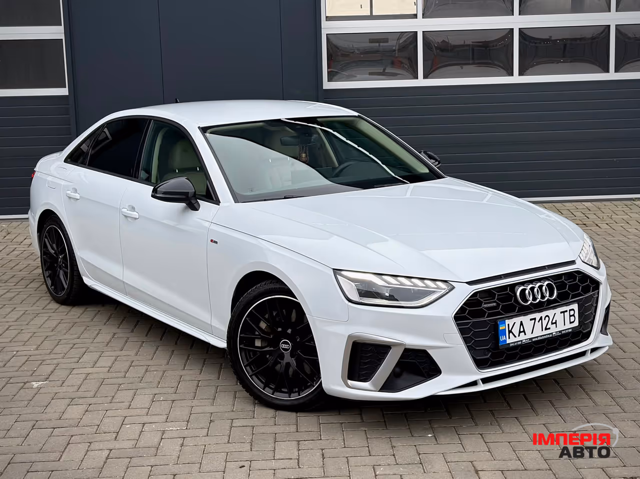 Audi A4 - фото 9