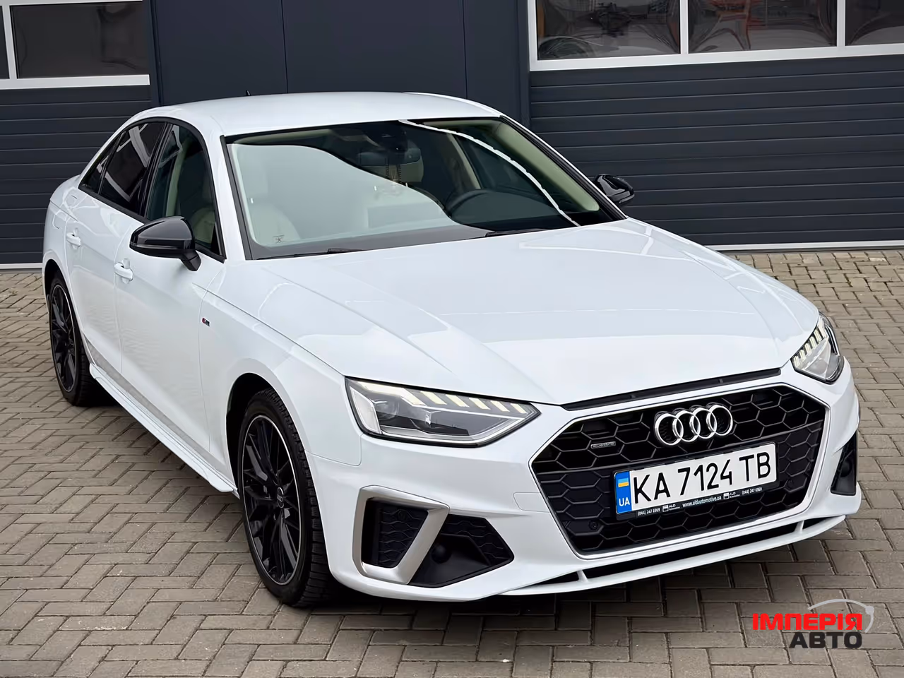 Audi A4 - фото 7
