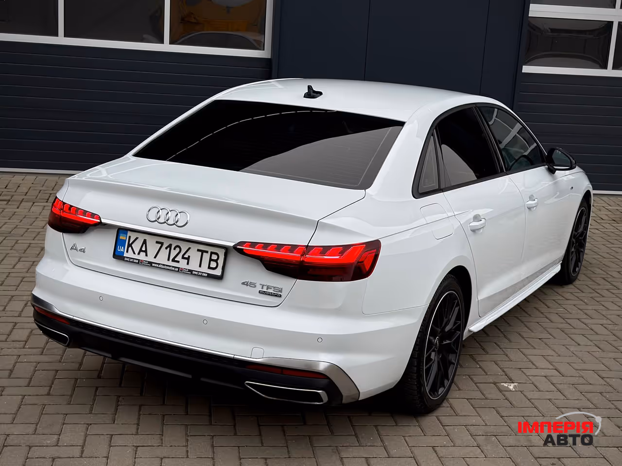 Audi A4 - фото 13