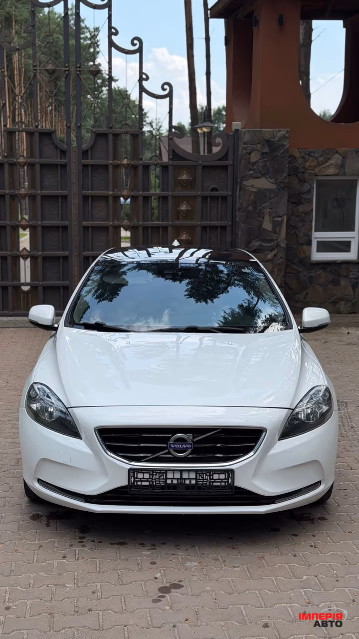 Volvo V40 - фото 2