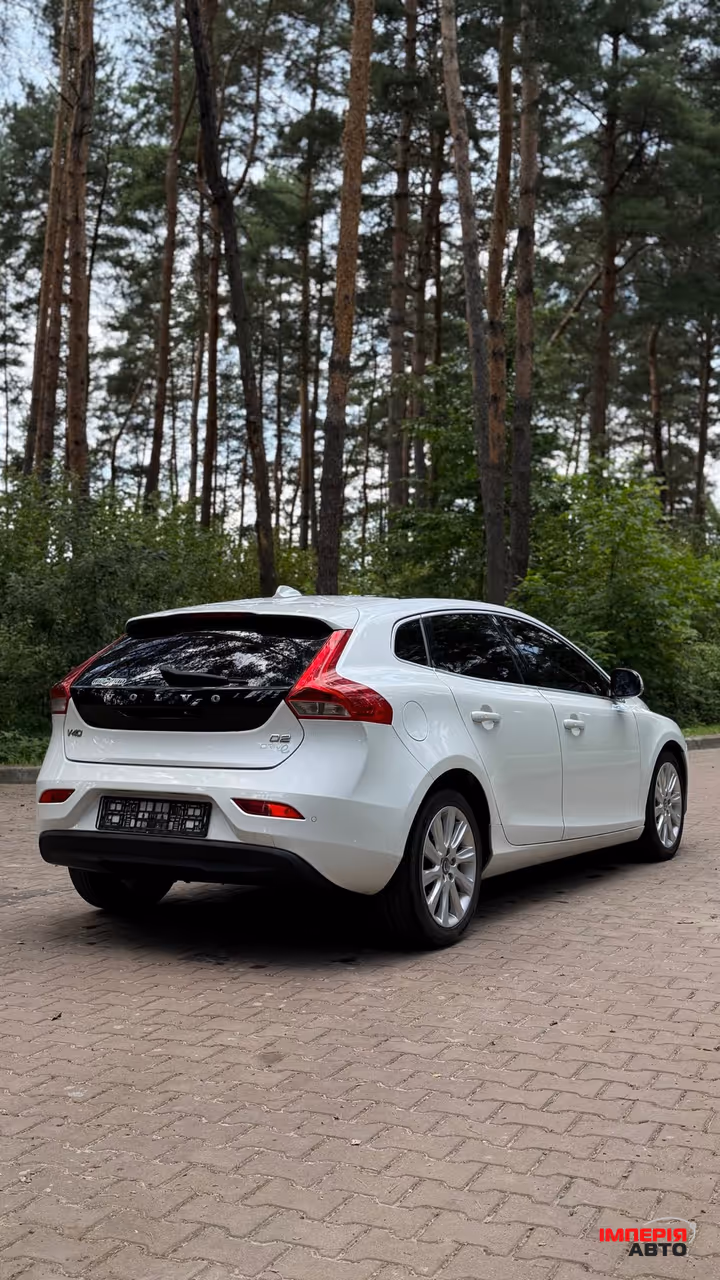 Volvo V40 - фото 6