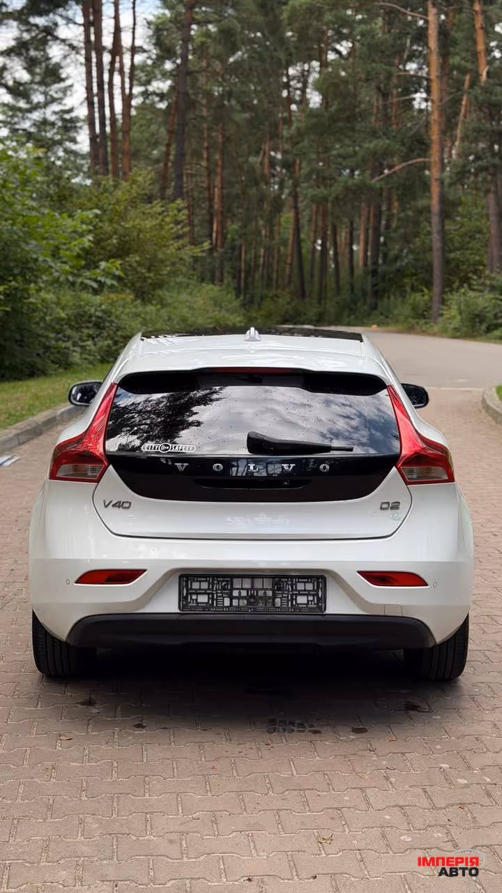 Volvo V40 - фото 5